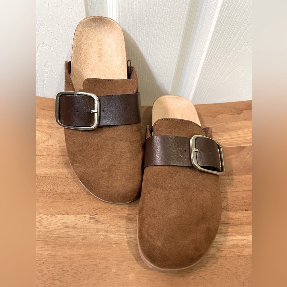 OLD NAVY Faux Suede Clogs with Adjustable Buckle 
Women Size 7 - Picture 2 of 12